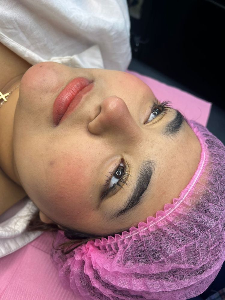 Diplomado de Cejas, Pestañas y Microblading en Washington Academy
